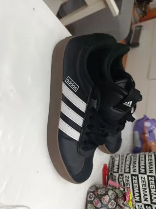Zapatillas Adidas Negras y Marrones