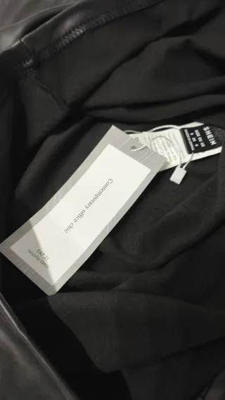 Falda imitación piel negra