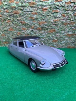 Citroën DS 19 (1963) – Solido – Escala 1:18