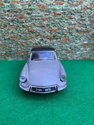 Citroën DS 19 (1963) – Solido – Escala 1:18
