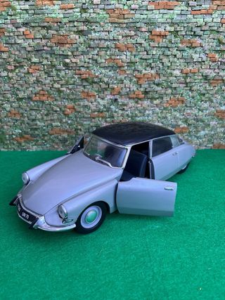 Citroën DS 19 (1963) – Solido – Escala 1:18