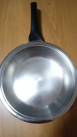 Sartén AMC 24 cm sin tapa. Como nueva