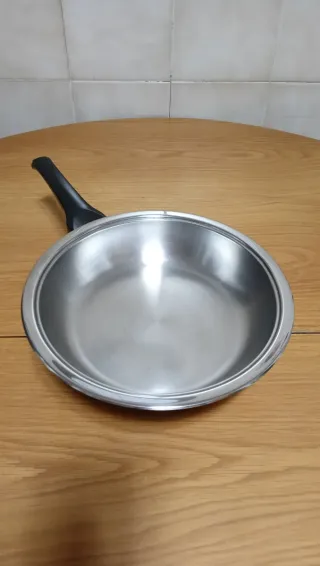 Sartén AMC 24 cm sin tapa. Como nueva