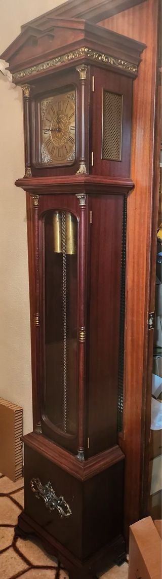 Reloj de pie de madera y metal Radiant antiguo