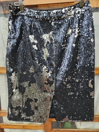 Falda Zara lentejuelas negra y plata