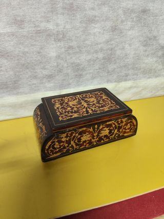 Antico cofanetto dispenser sigarette intarsiato