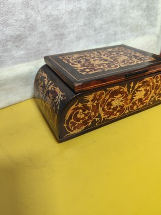 Antico cofanetto dispenser sigarette intarsiato