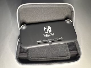 Nintendo Switch Lite Negra + Juego Kart Racers