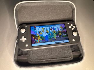 Nintendo Switch Lite Negra + Juego Kart Racers