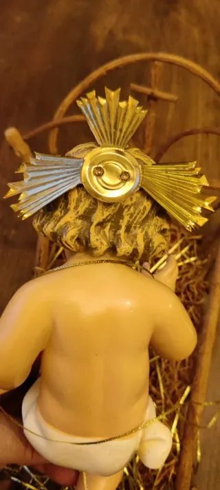 Niño Jesús en pesebre de ramas