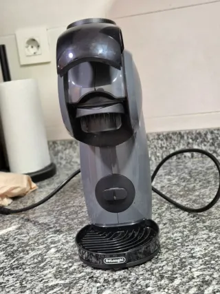 Cafetera Dolce Gusto DeLonghi Gris