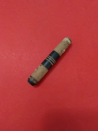 Alfiletero antiguo victoriano para agujas.