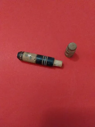 Alfiletero antiguo victoriano para agujas.