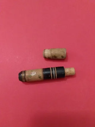 Alfiletero antiguo victoriano para agujas.