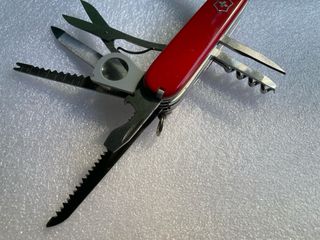 Canivete Victorinox Champion (sem lâmina pequena)