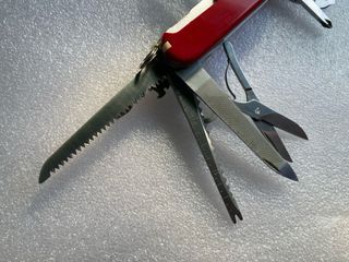 Canivete Victorinox Champion (sem lâmina pequena)