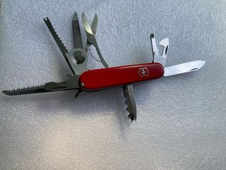 Canivete Victorinox Champion (sem lâmina pequena)