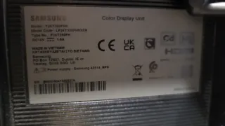 Monitor Samsung negro con líneas