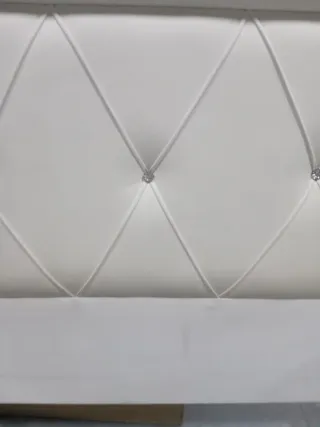 Cabecero de cama capitoné blanco