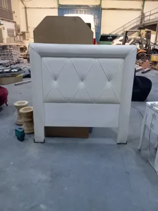 Cabecero de cama capitoné blanco