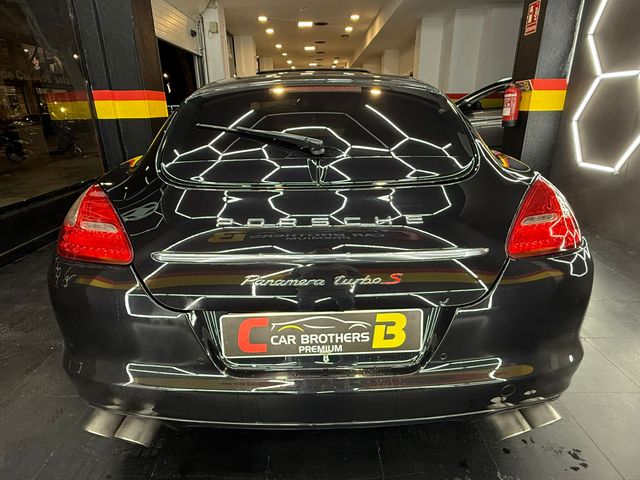 Porsche Panamera TURBO S