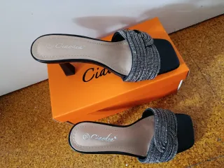 Sandalias tacón negras brillantes talla 36