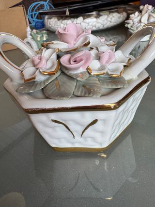 Conjunto de Cestas cerámica flores rosas y blancas