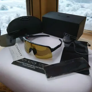 Occhiali da sole Oakley Sutro Lite