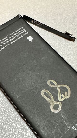 Batería iPhone 13 - 88%. Original Apple 