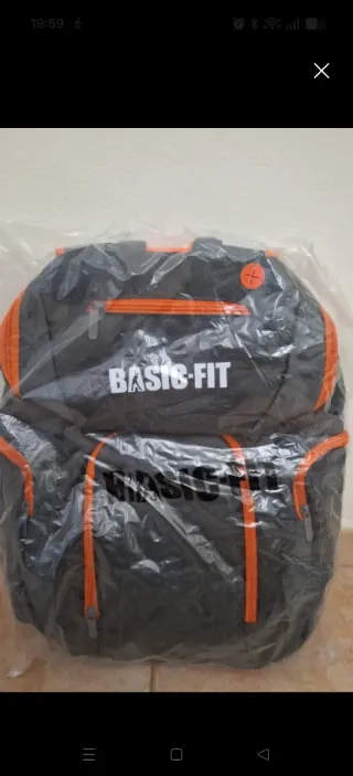 Mochila Basic Fit Negra y Naranja