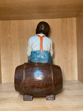 Figura Lladró niño sentado barril