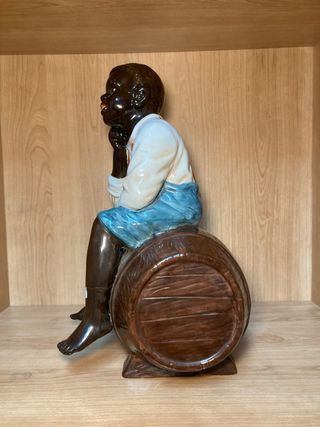 Figura Lladró niño sentado barril