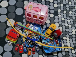 Lote juguetes: coche, veterinario, puzzle y arco