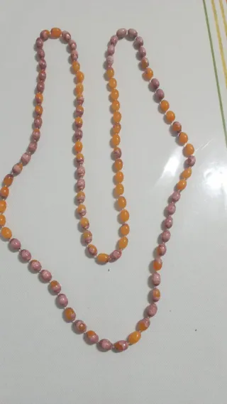 Collar de cuentas naranja y rosa