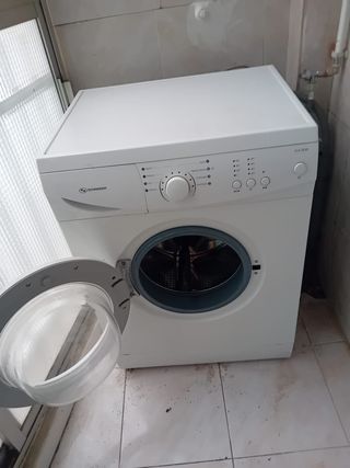 LAVADORA 6 KILOS COMO NUEVA 90 EUROS, CARTAGENA