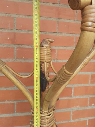 Perchero de caña estilo vintage