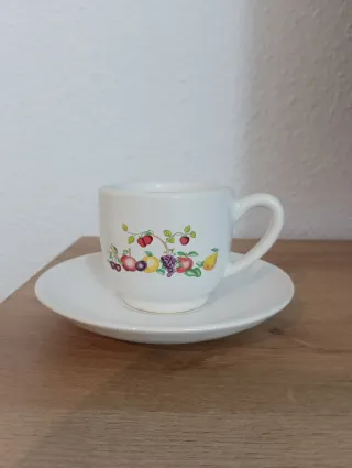 Juego de café de porcelana con frutas