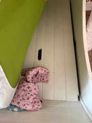 Cuna de madera hecha a mano