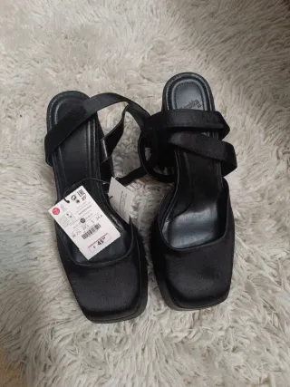 Sandalias Bershka Negras Talla 38.
