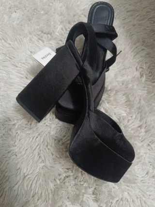 Sandalias Bershka Negras Talla 38.