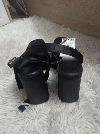 Sandalias Bershka Negras Talla 38.