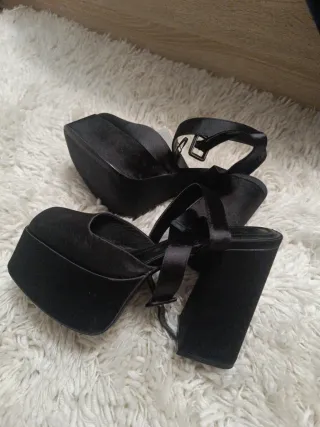 Sandalias Bershka Negras Talla 38.