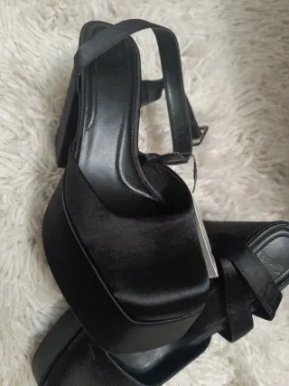 Sandalias Bershka Negras Talla 38.