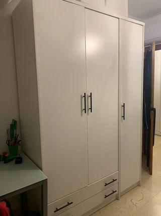 conjunto armario y mesita de noche