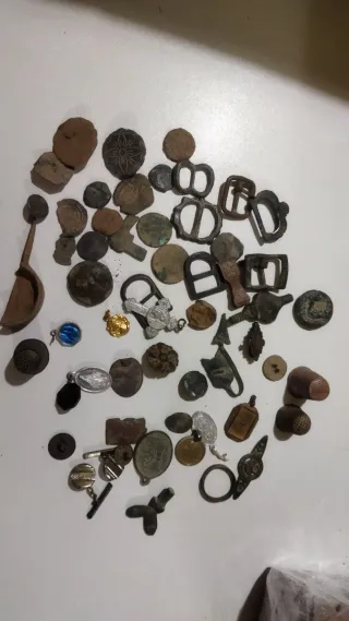 Lote Antigüedades Hebillas Monedas Broches