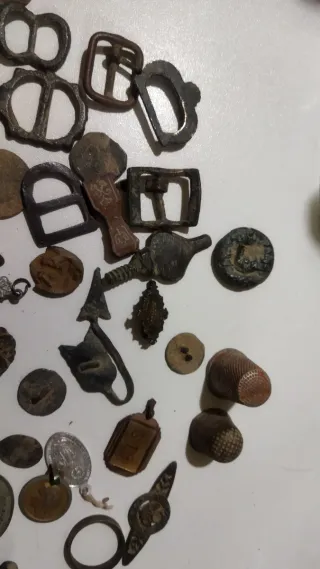 Lote Antigüedades Hebillas Monedas Broches