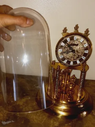 Relógio Analógico Dourado Cúpula Vidro