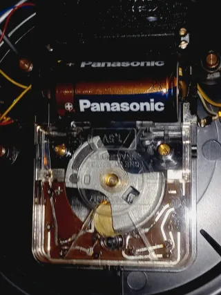 Relógio Analógico Dourado Cúpula Vidro