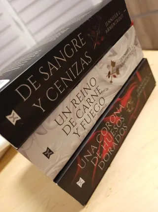 Saga "De sangre y cenizas" Libros I, II y III.