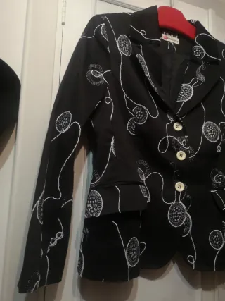 Blazer Negro Estampado Blanco Talla 44